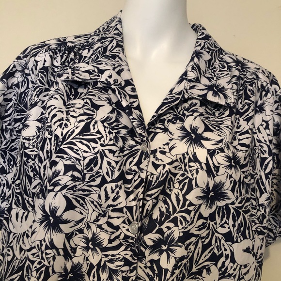 5/$20 Southern Lady Button Down - Picture 2 of 6